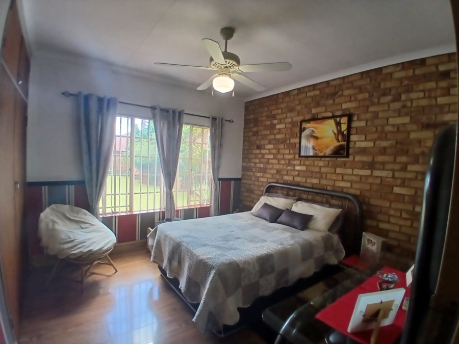 7 Bedroom Property for Sale in Theresa Park Gauteng