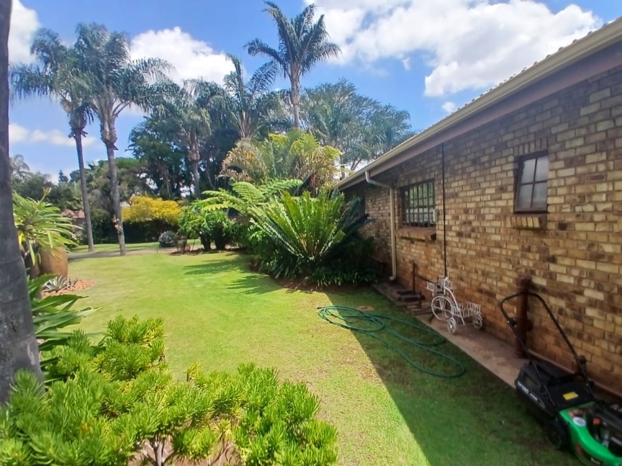 7 Bedroom Property for Sale in Theresa Park Gauteng