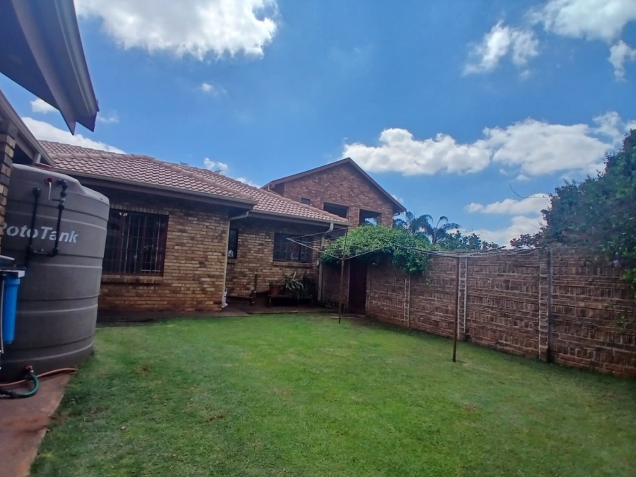 7 Bedroom Property for Sale in Theresa Park Gauteng