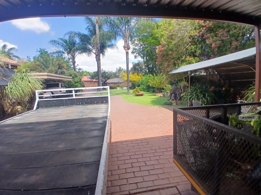 7 Bedroom Property for Sale in Theresa Park Gauteng