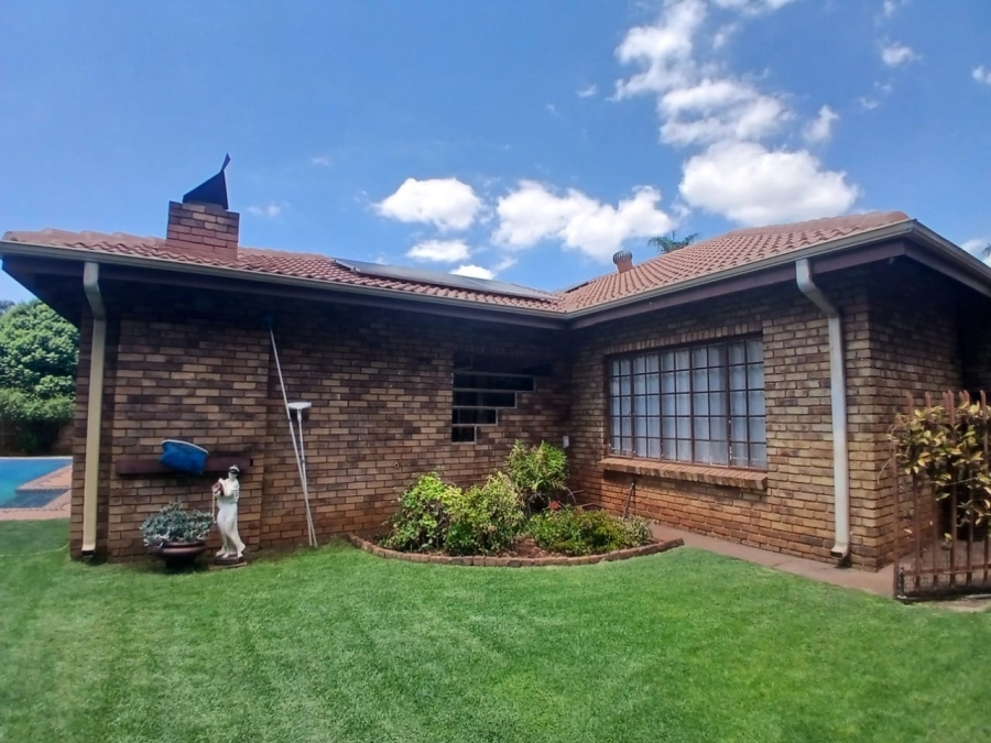7 Bedroom Property for Sale in Theresa Park Gauteng