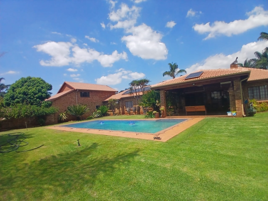7 Bedroom Property for Sale in Theresa Park Gauteng