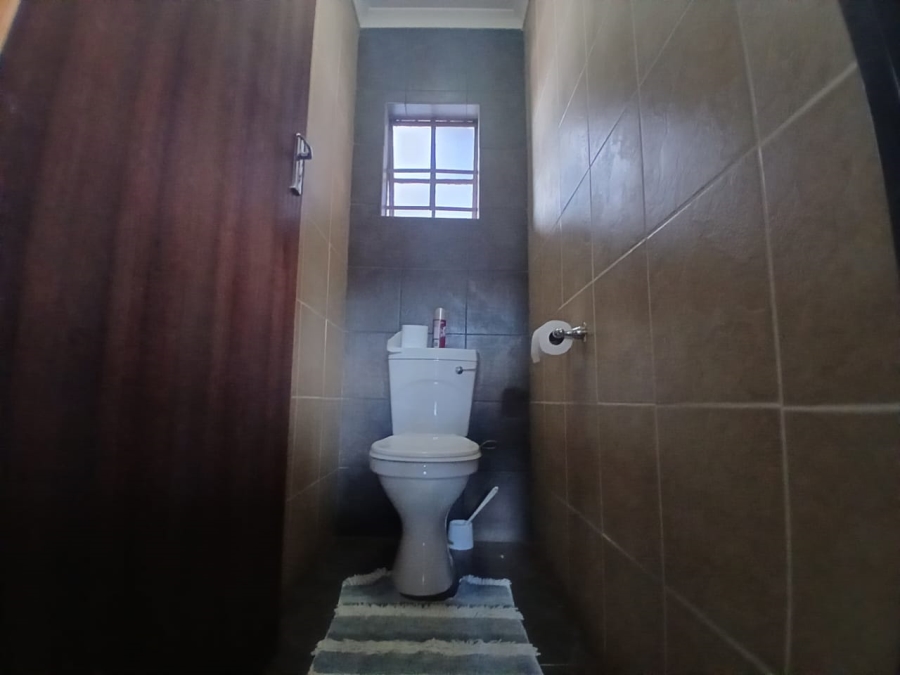 7 Bedroom Property for Sale in Theresa Park Gauteng