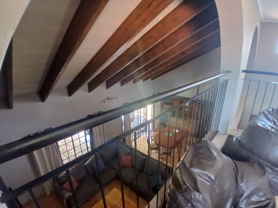 7 Bedroom Property for Sale in Theresa Park Gauteng