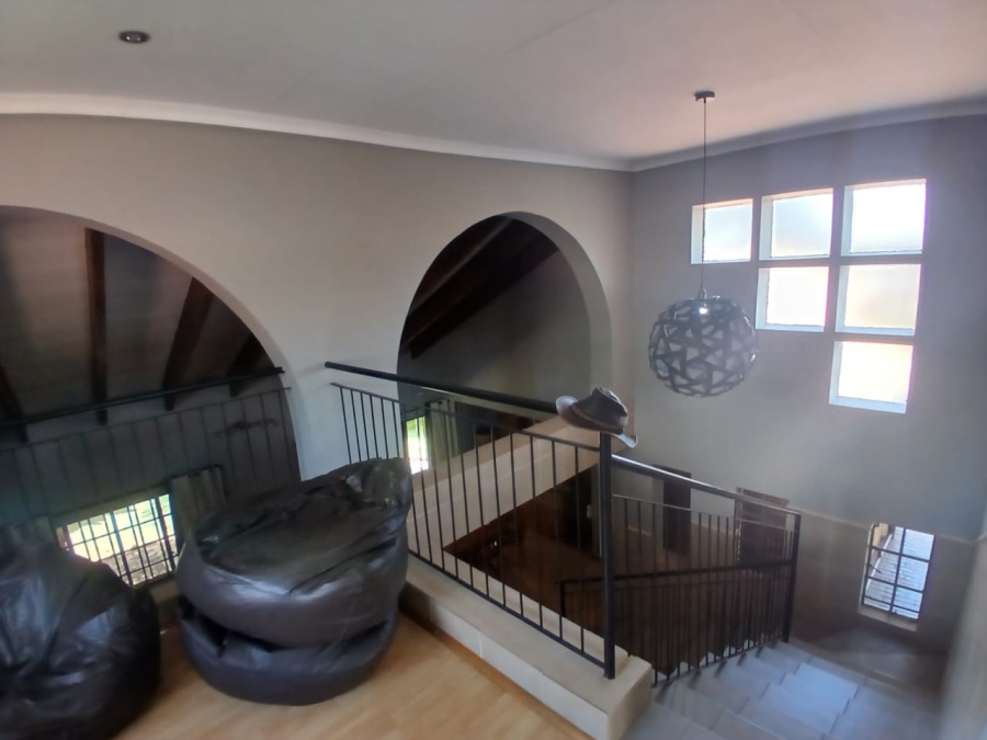 7 Bedroom Property for Sale in Theresa Park Gauteng