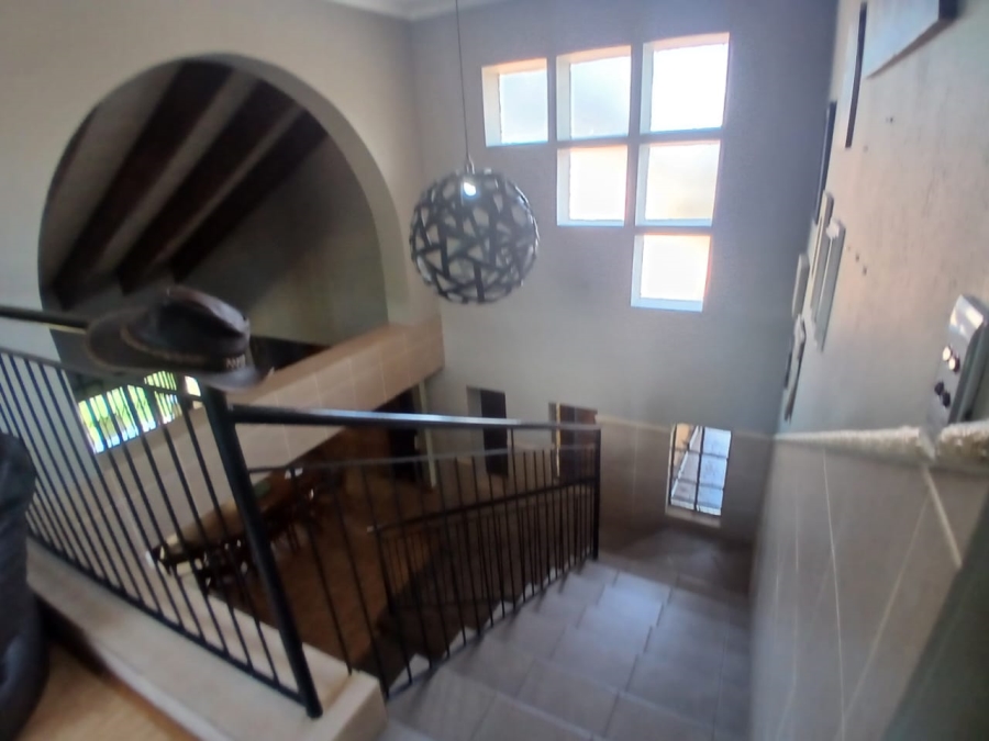 7 Bedroom Property for Sale in Theresa Park Gauteng
