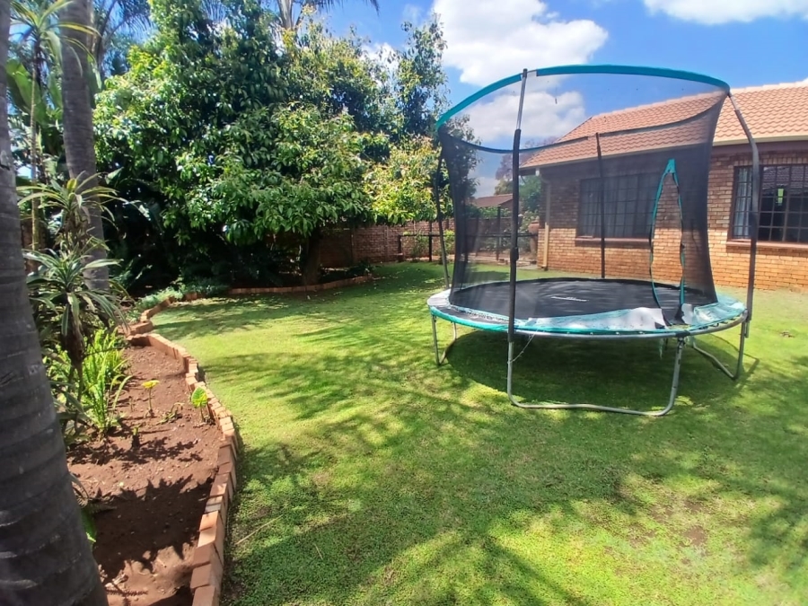 7 Bedroom Property for Sale in Theresa Park Gauteng