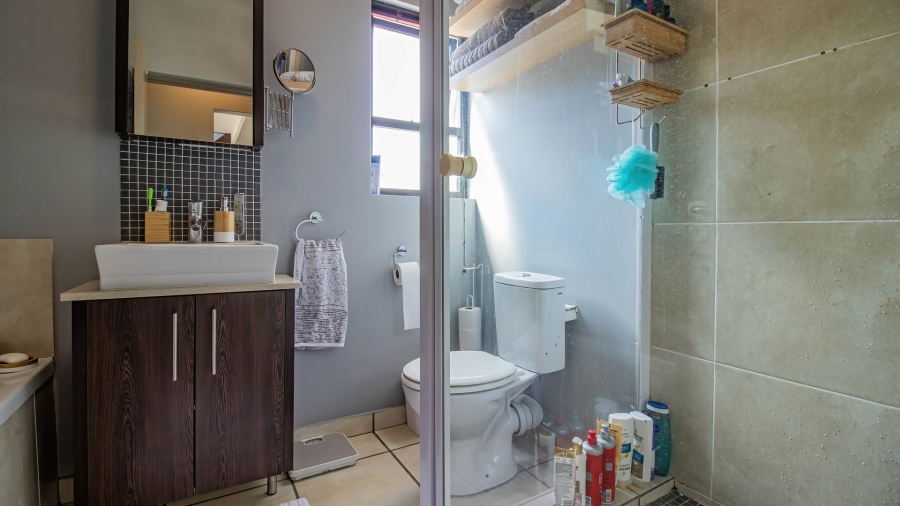 2 Bedroom Property for Sale in Pineslopes Gauteng