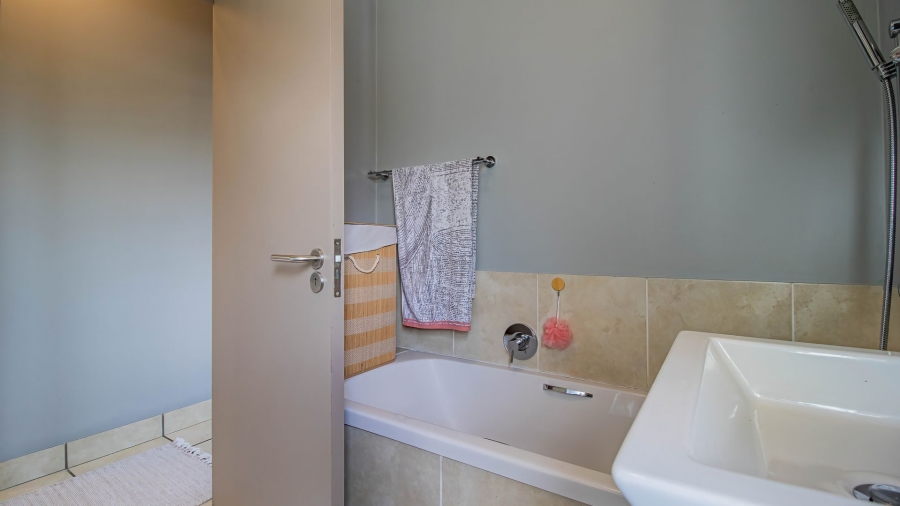 2 Bedroom Property for Sale in Pineslopes Gauteng