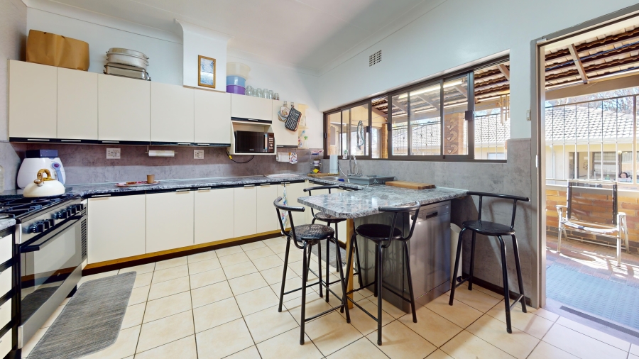 5 Bedroom Property for Sale in Ravenswood Gauteng