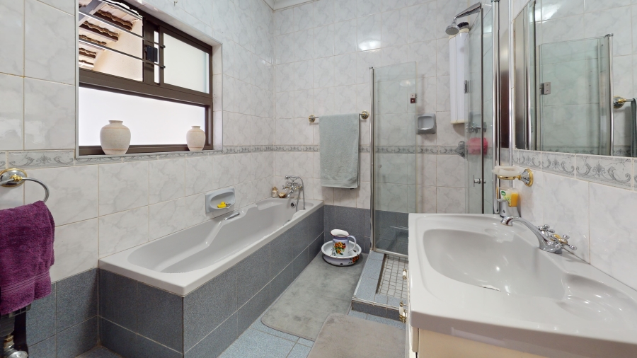 5 Bedroom Property for Sale in Ravenswood Gauteng