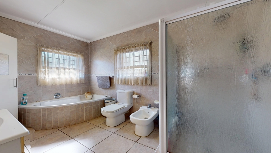 5 Bedroom Property for Sale in Ravenswood Gauteng