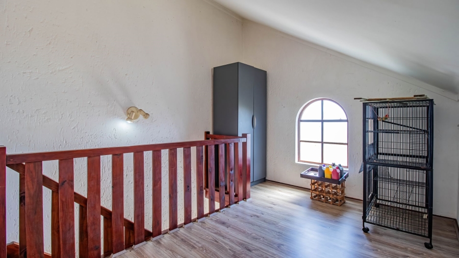 1 Bedroom Property for Sale in Pineslopes Gauteng