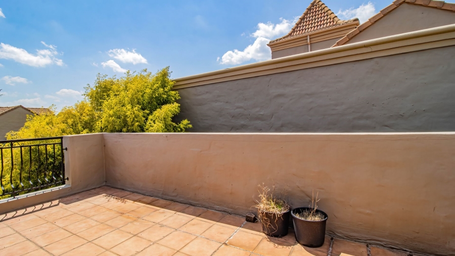 1 Bedroom Property for Sale in Pineslopes Gauteng