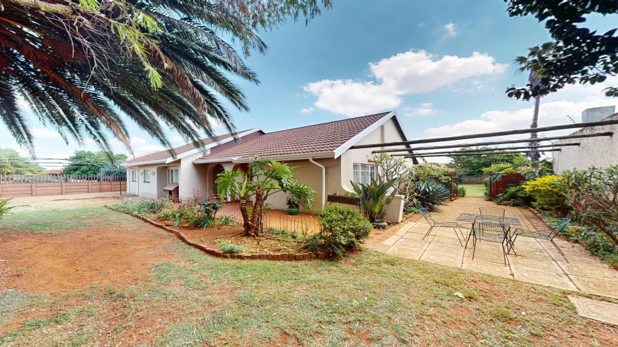 3 Bedroom Property for Sale in Rondebult Gauteng