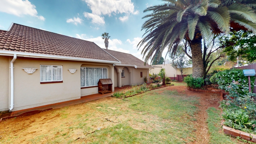 3 Bedroom Property for Sale in Rondebult Gauteng