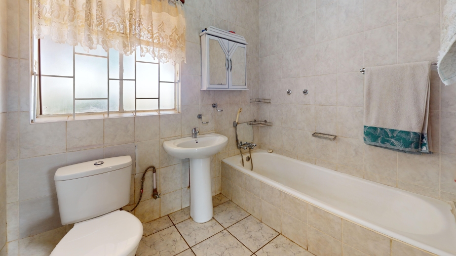 3 Bedroom Property for Sale in Rondebult Gauteng