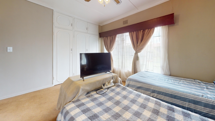 3 Bedroom Property for Sale in Rondebult Gauteng
