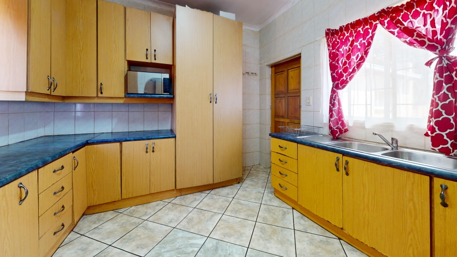 3 Bedroom Property for Sale in Rondebult Gauteng