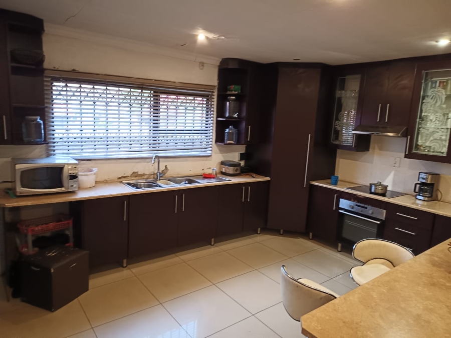 4 Bedroom Property for Sale in Mondeor Gauteng