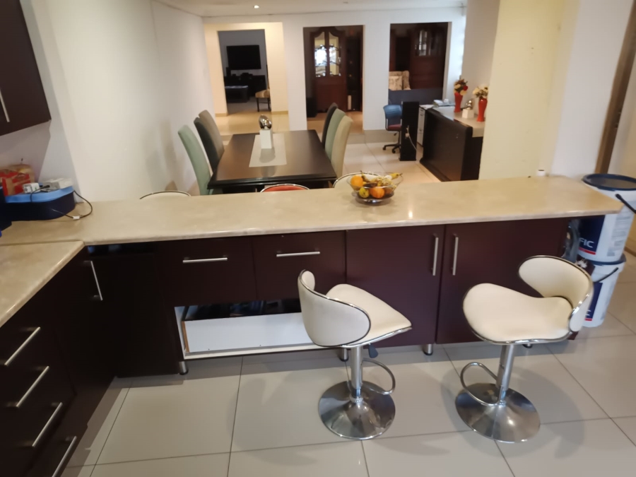 4 Bedroom Property for Sale in Mondeor Gauteng