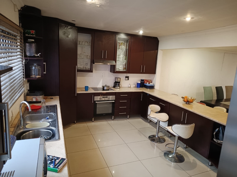4 Bedroom Property for Sale in Mondeor Gauteng