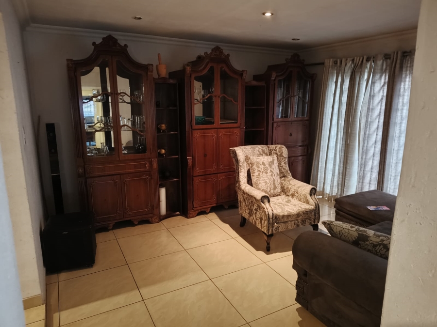 4 Bedroom Property for Sale in Mondeor Gauteng