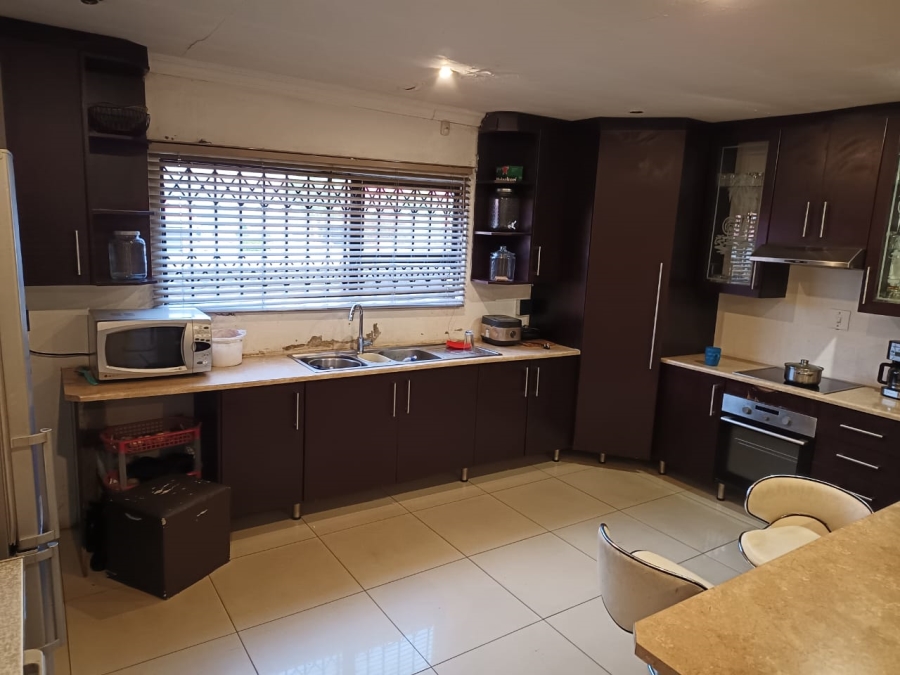 4 Bedroom Property for Sale in Mondeor Gauteng