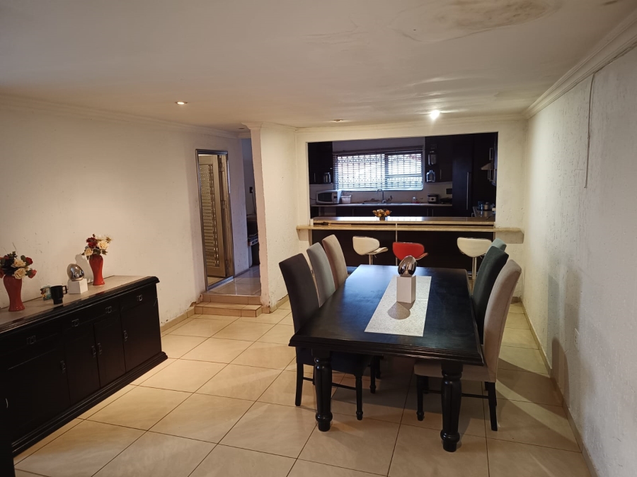 4 Bedroom Property for Sale in Mondeor Gauteng