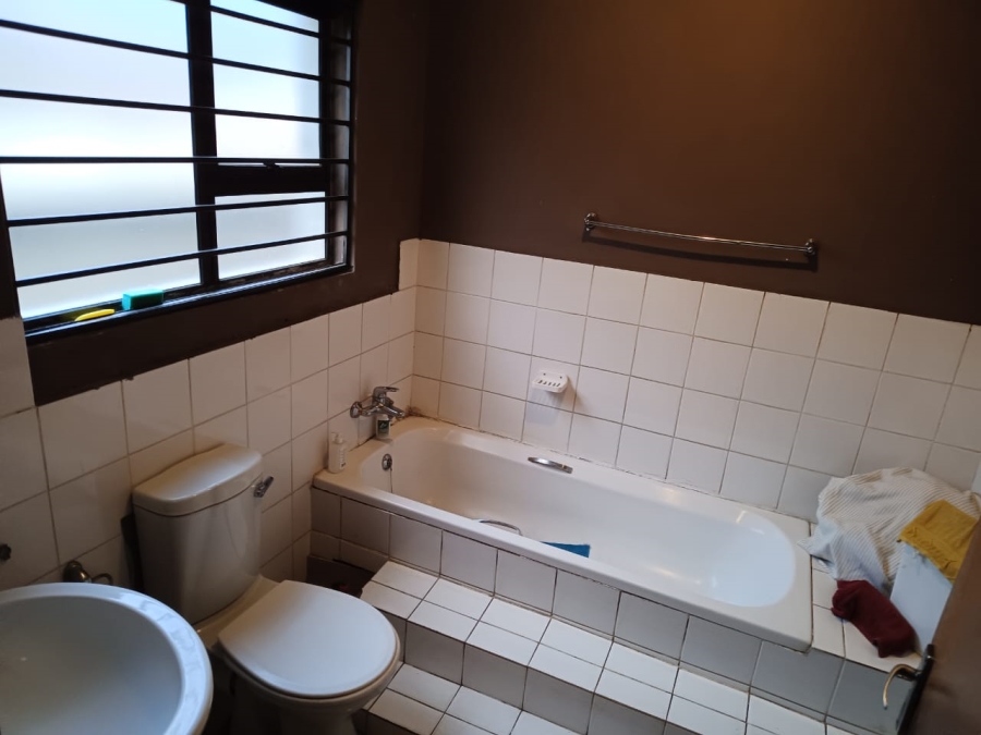 4 Bedroom Property for Sale in Mondeor Gauteng