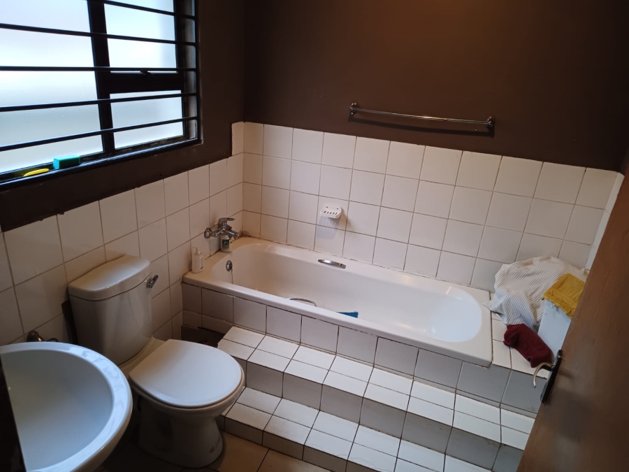 4 Bedroom Property for Sale in Mondeor Gauteng