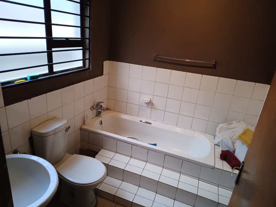 4 Bedroom Property for Sale in Mondeor Gauteng