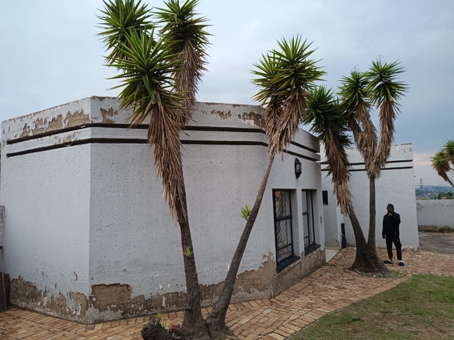 4 Bedroom Property for Sale in Mondeor Gauteng