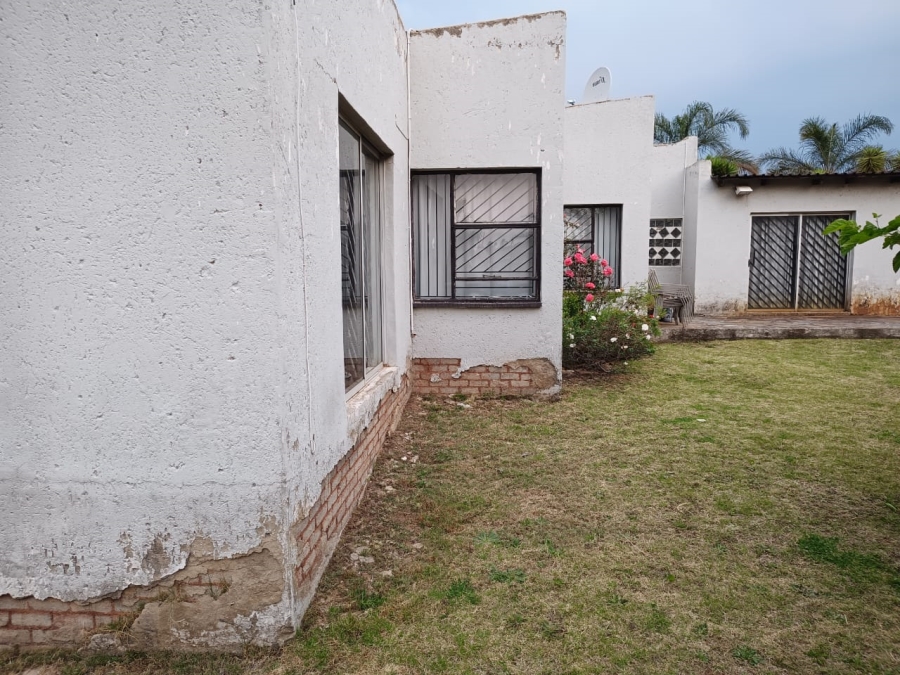 4 Bedroom Property for Sale in Mondeor Gauteng