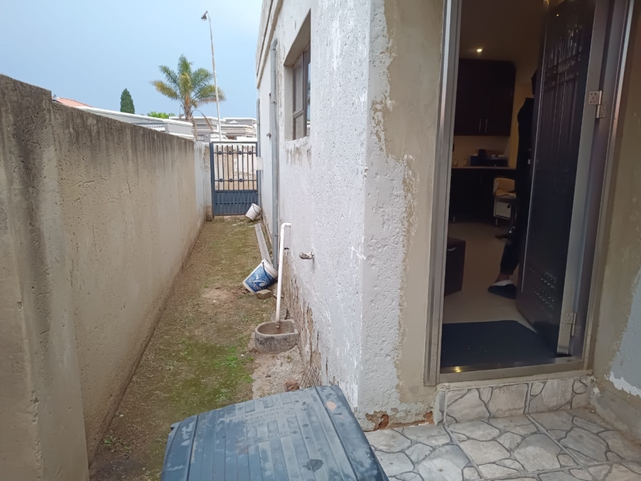 4 Bedroom Property for Sale in Mondeor Gauteng