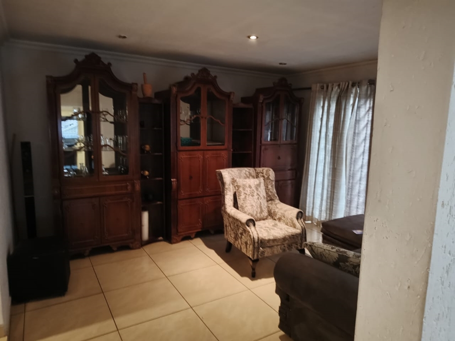 4 Bedroom Property for Sale in Mondeor Gauteng
