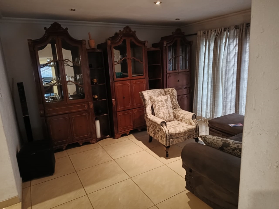 4 Bedroom Property for Sale in Mondeor Gauteng