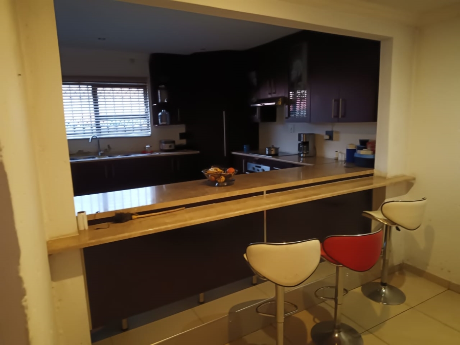 4 Bedroom Property for Sale in Mondeor Gauteng