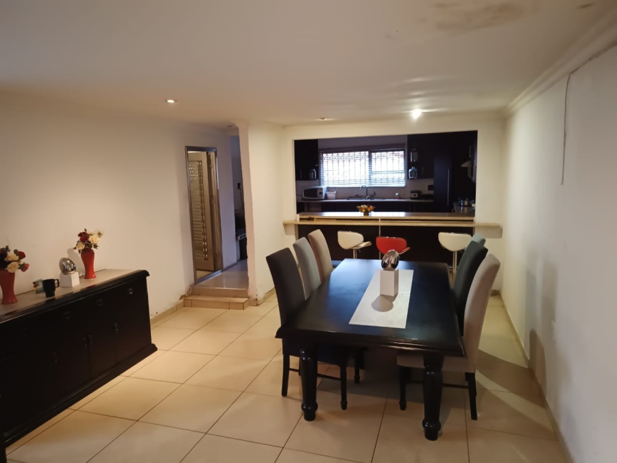 4 Bedroom Property for Sale in Mondeor Gauteng