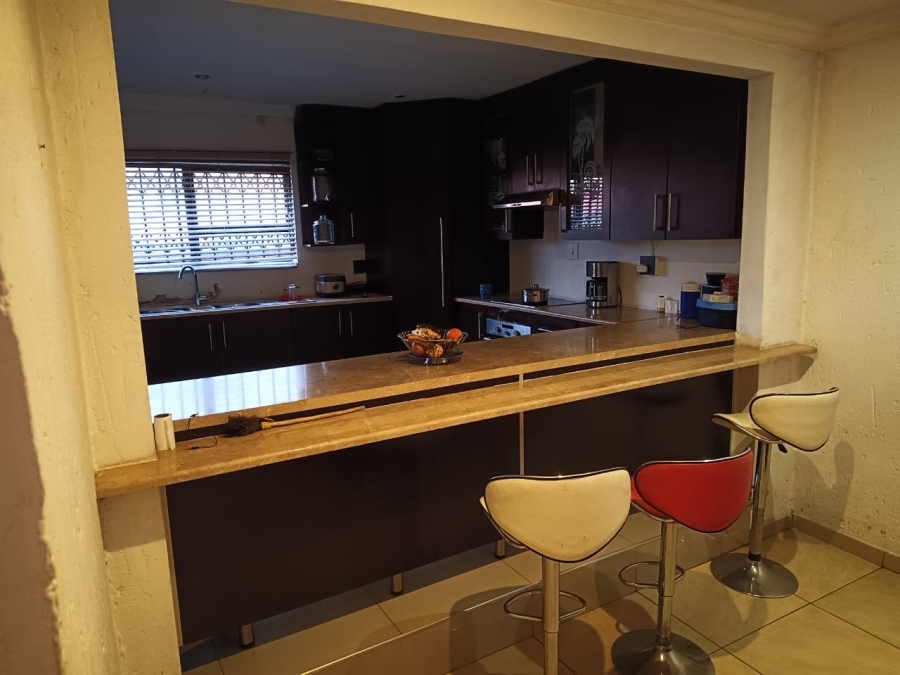 4 Bedroom Property for Sale in Mondeor Gauteng