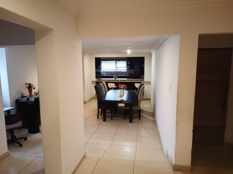 4 Bedroom Property for Sale in Mondeor Gauteng