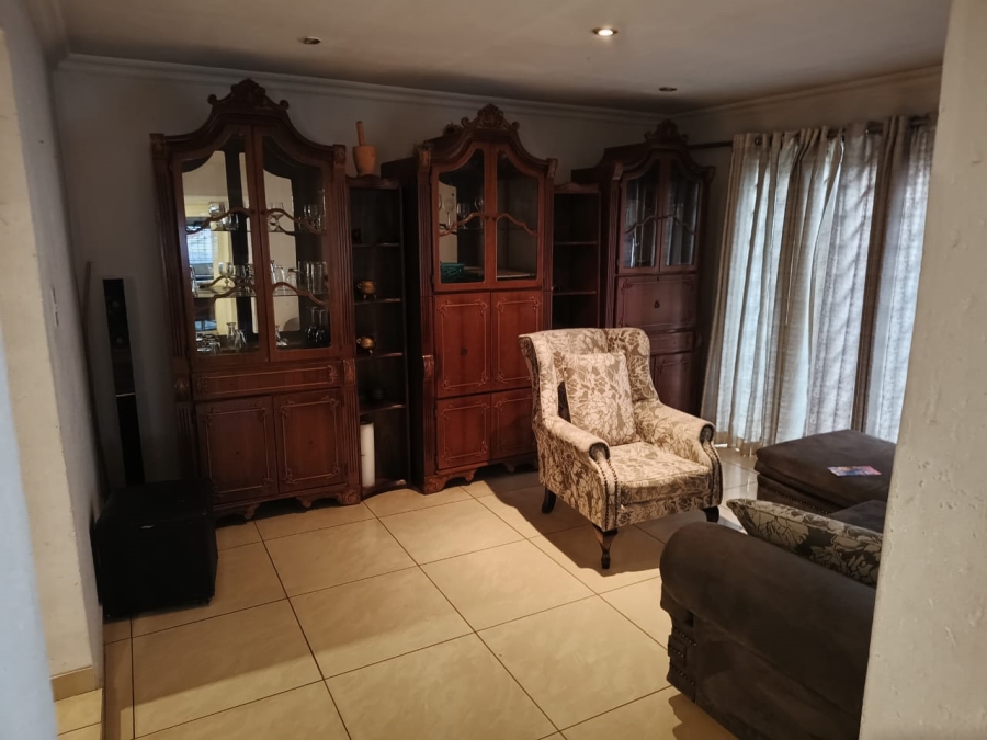 4 Bedroom Property for Sale in Mondeor Gauteng