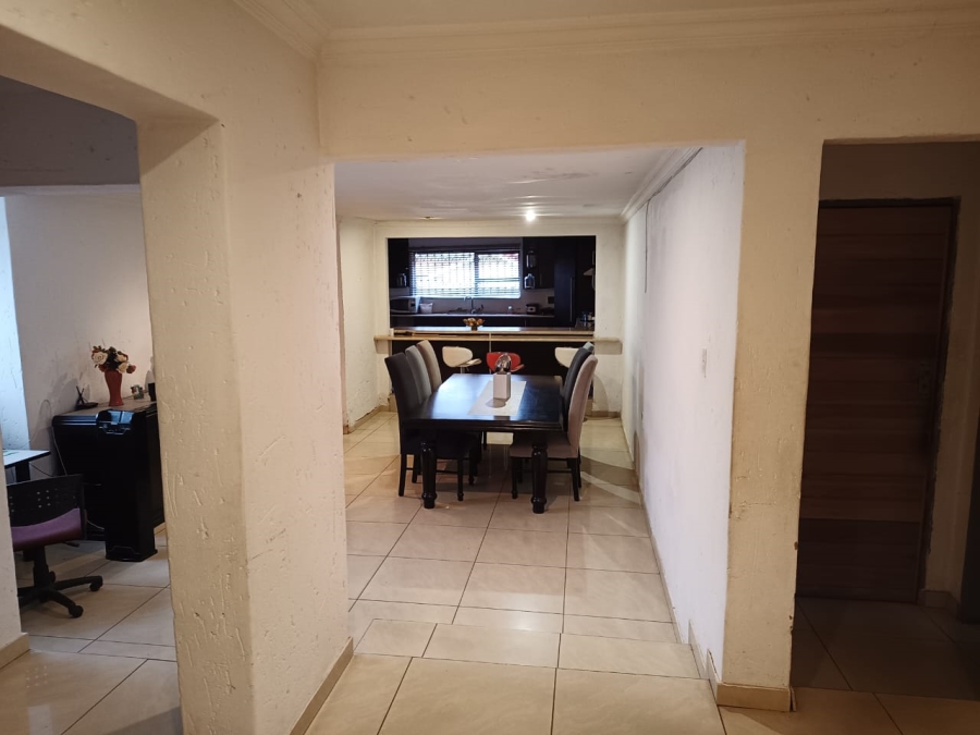 4 Bedroom Property for Sale in Mondeor Gauteng