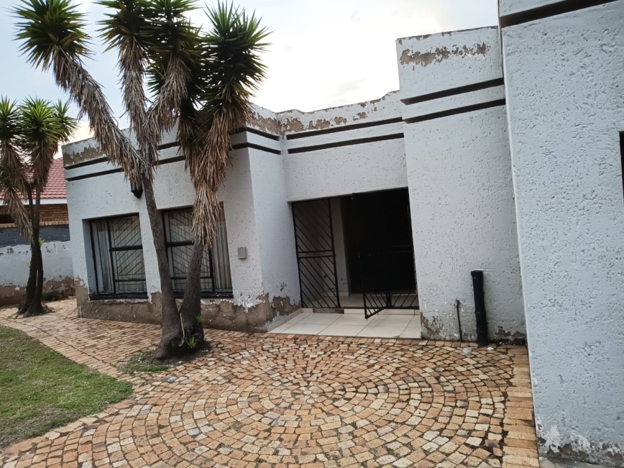 4 Bedroom Property for Sale in Mondeor Gauteng