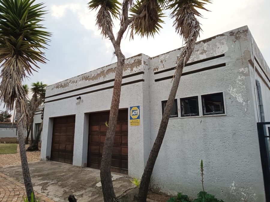 4 Bedroom Property for Sale in Mondeor Gauteng