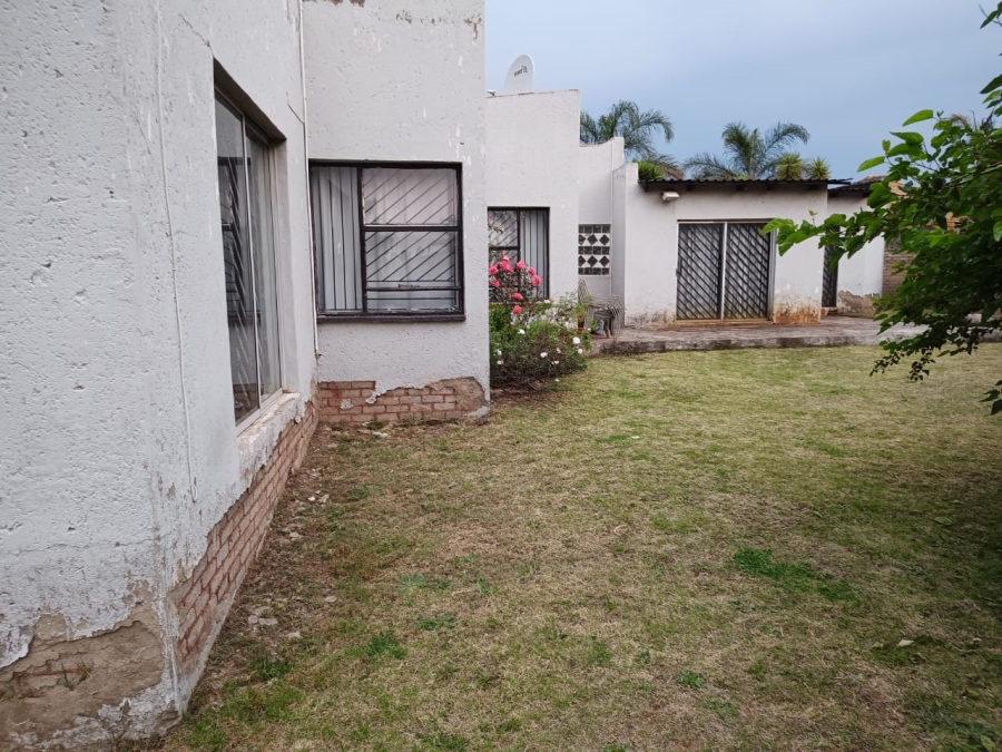 4 Bedroom Property for Sale in Mondeor Gauteng