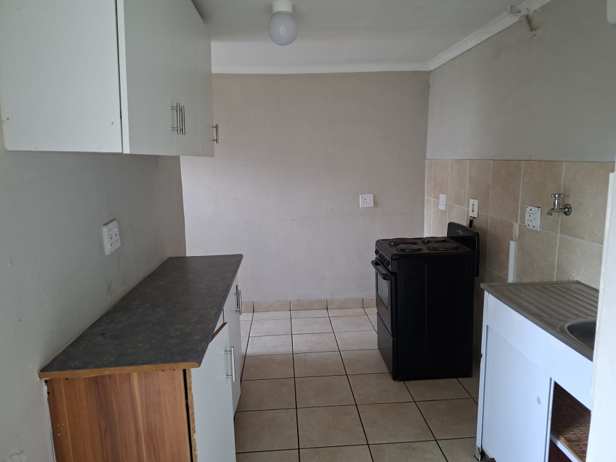To Let 1 Bedroom Property for Rent in Mondeor Gauteng