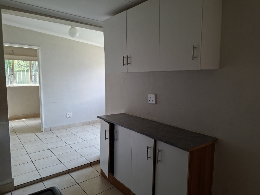 To Let 1 Bedroom Property for Rent in Mondeor Gauteng