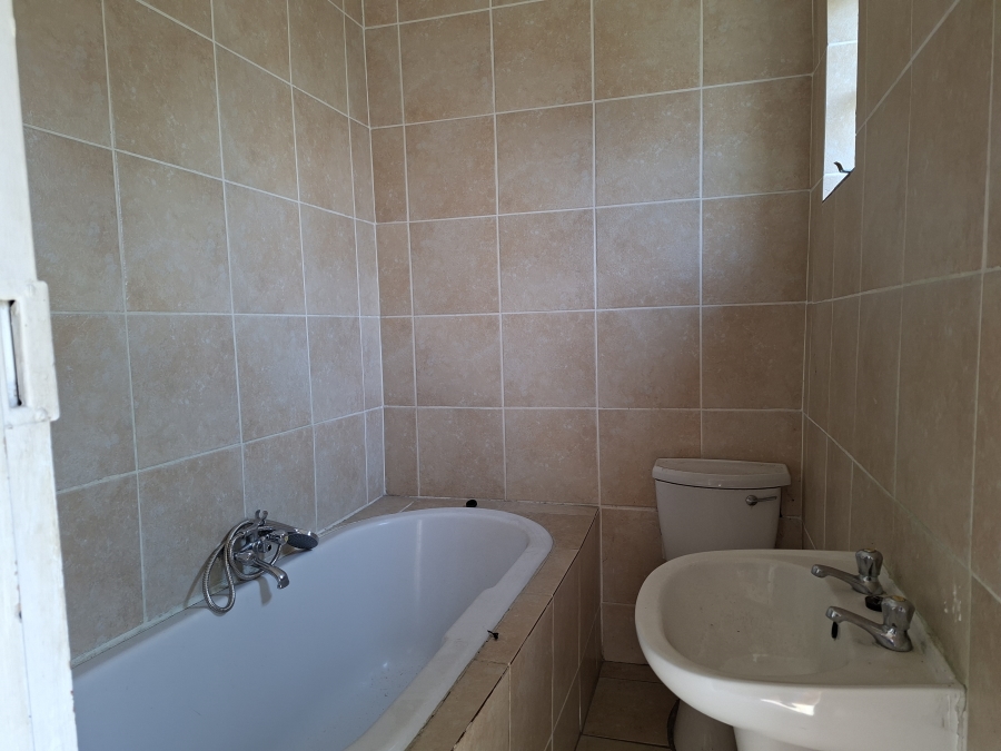 To Let 1 Bedroom Property for Rent in Mondeor Gauteng