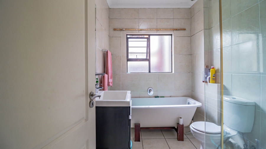 2 Bedroom Property for Sale in Noordhang Gauteng